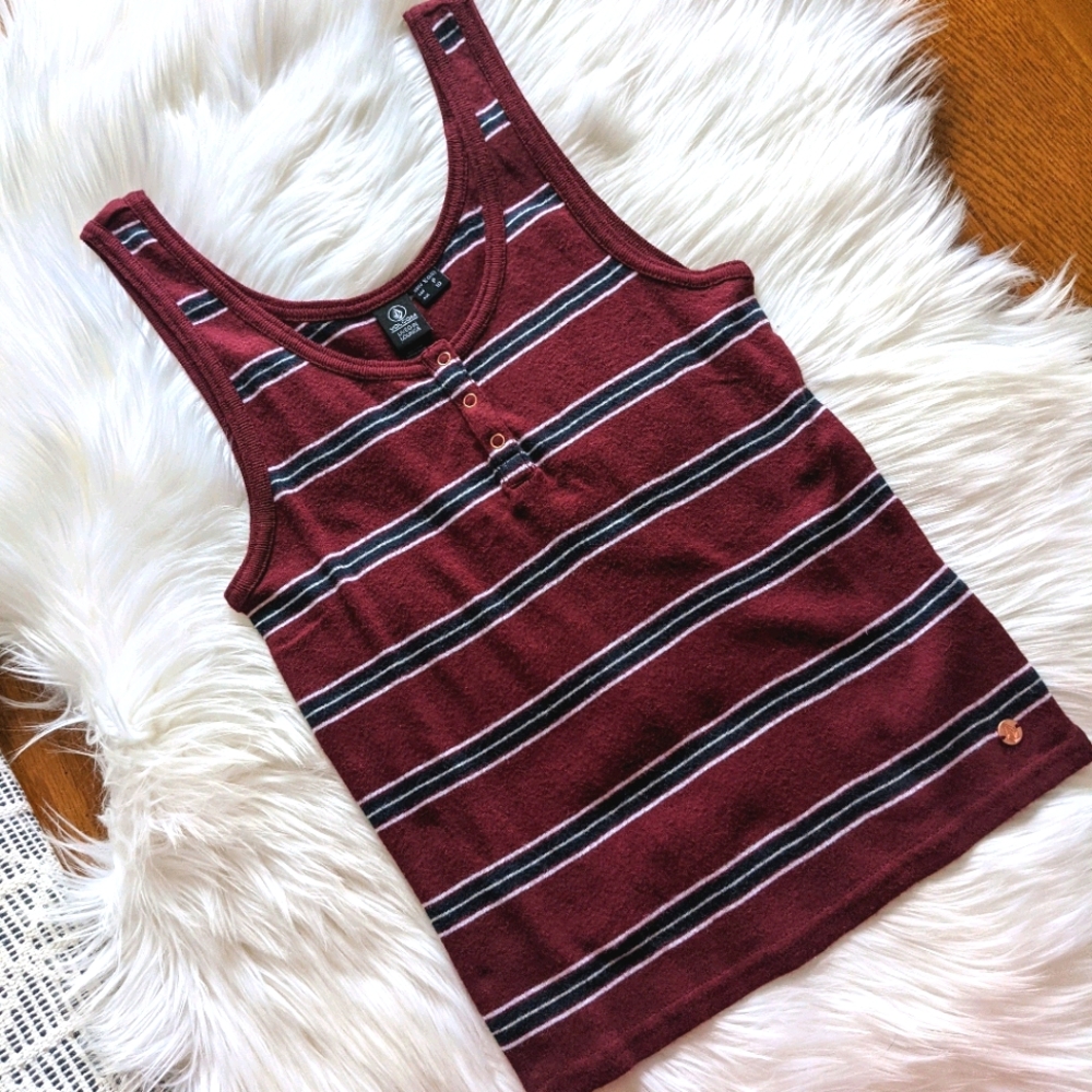 •Volcom• Women's Fitted Tank Top